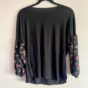 Downeast Black Floral Sleeve Blouse With Plaid Back – Size L